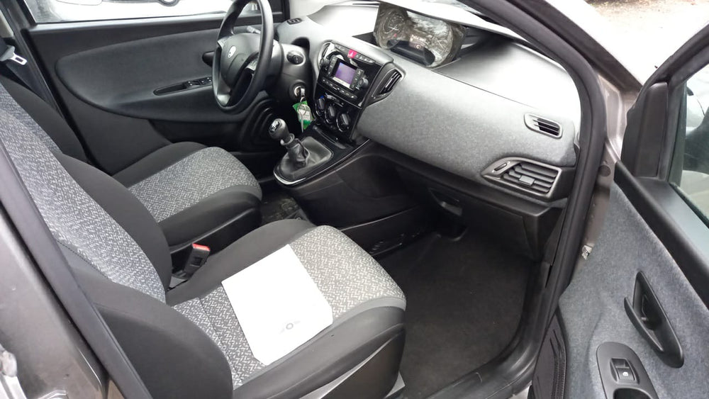 LANCIA YPSILON 1.0 FIREFLY HYBRID SILVER PLUS S&S 70 CV