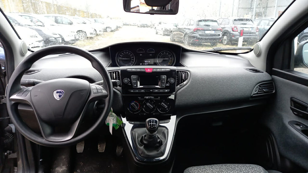LANCIA YPSILON 1.0 FIREFLY HYBRID SILVER PLUS S&S 70 CV