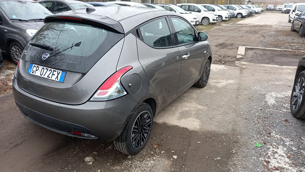 LANCIA YPSILON 1.0 FIREFLY HYBRID SILVER PLUS S&S 70 CV
