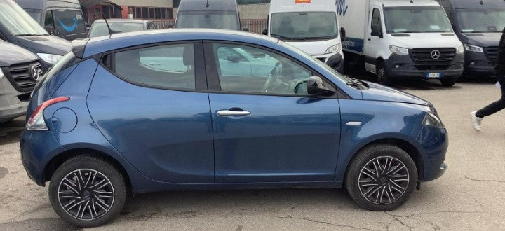 Lancia Ypsilon 1.0 firefly hybrid Gold s&s 70cv Manual Hybrid
70PS), Hybrid, , 19533 km,